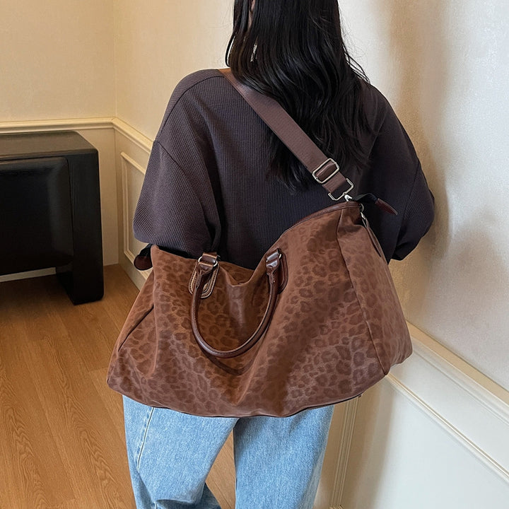 Fashionable travel bag with comfortable carrying handles Bowlift
