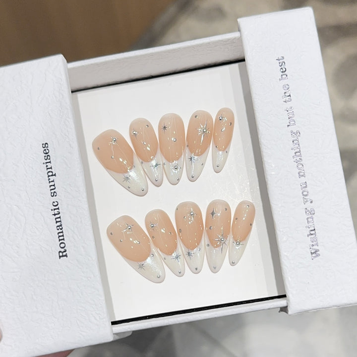 Glamorous artificial nails with romantic star pattern Bowlift