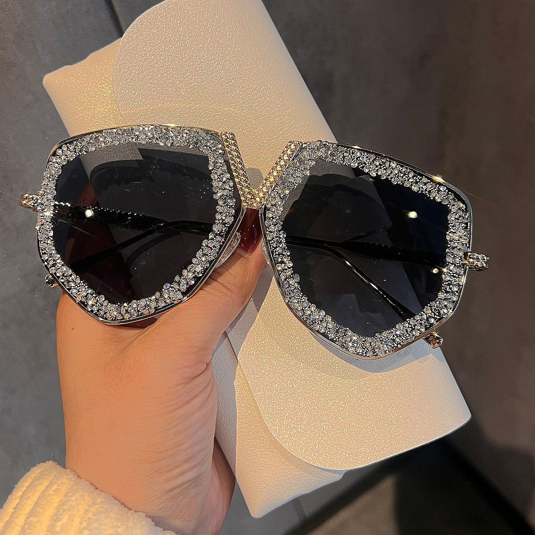 Ladies luxurious sunglasses with glamorous rhinestone frame Bowlift