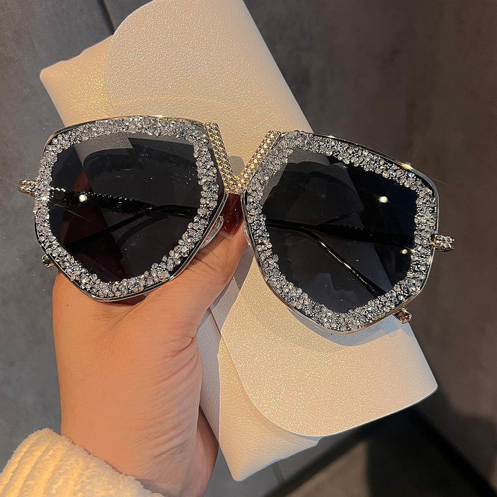 Ladies luxurious sunglasses with glamorous rhinestone frame Bowlift