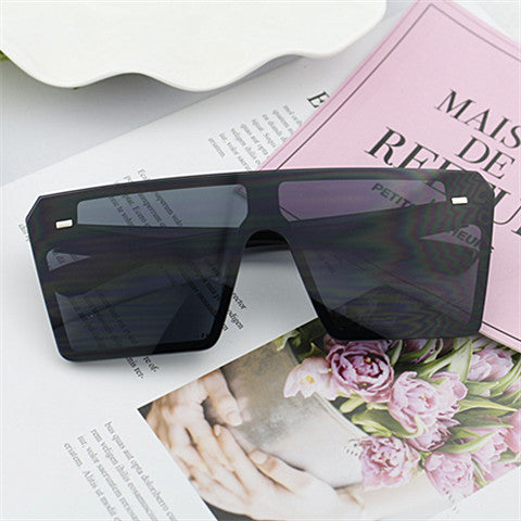 Women’s Fashion Rectangular Sunglasses in Urban Design Bowlift