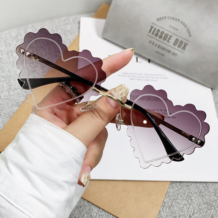 Ladies Cat-Eye Sunglasses in unique Heart Design Bowlift