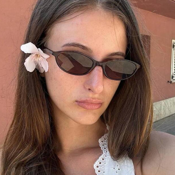 Women oval-shaped sunglasses with transparent frame and UV protection Bowlift