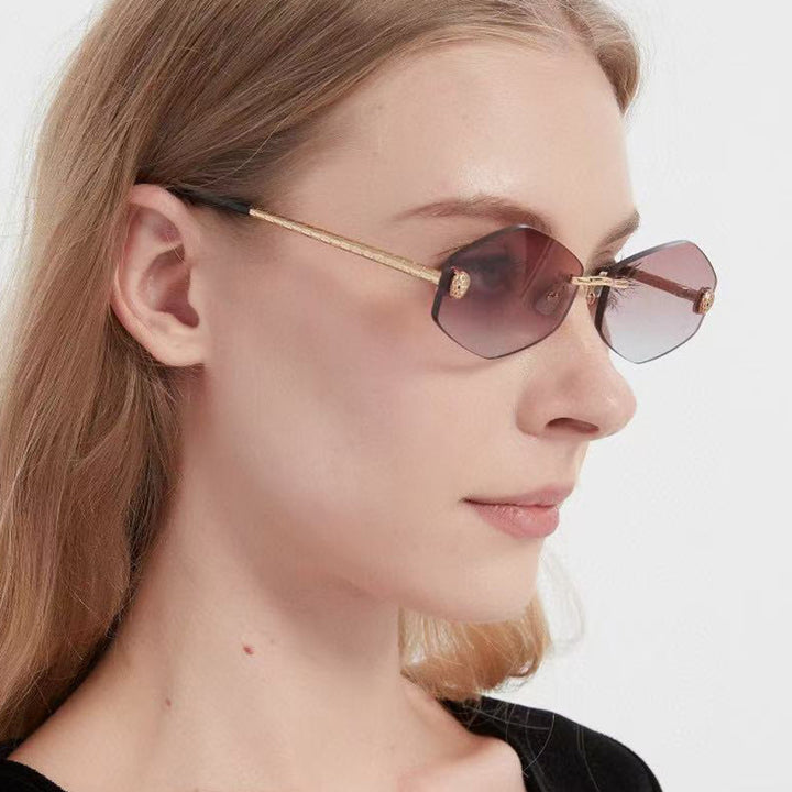 Women's geometric sunglasses in modern design with elegant metal frame Bowlift