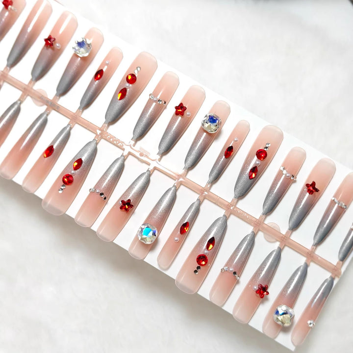 Artificial nails with glamorous glitter design and 3D applications Bowlift