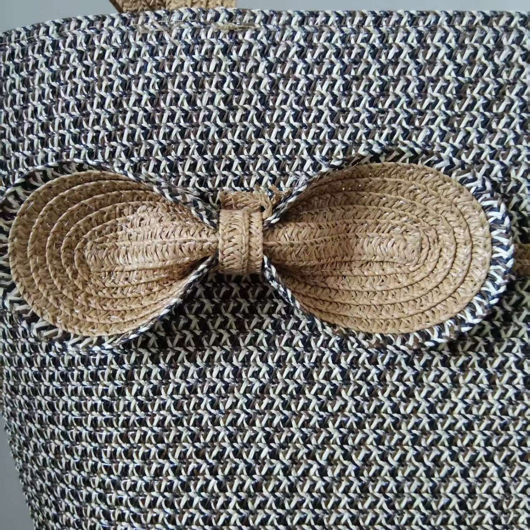 Elegant straw bag with decorative bow closure Bowlift