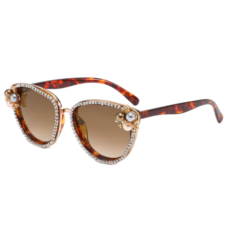 Ladies glamorous sunglasses with pearl and crystal decoration Bowlift