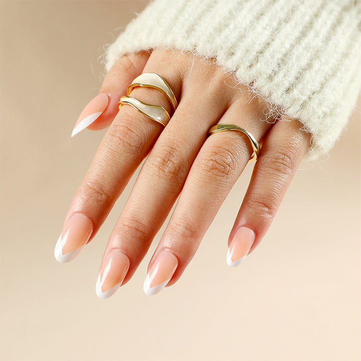 Elegant Artificial Nails with French Tip Bowlift