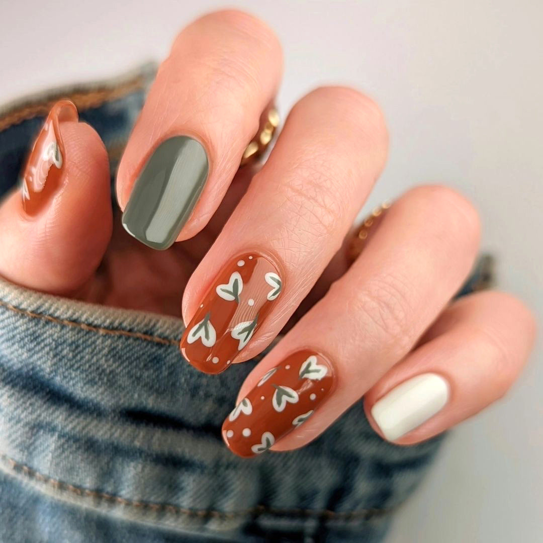 Elegant artificial nails with creative heart decorations Bowlift