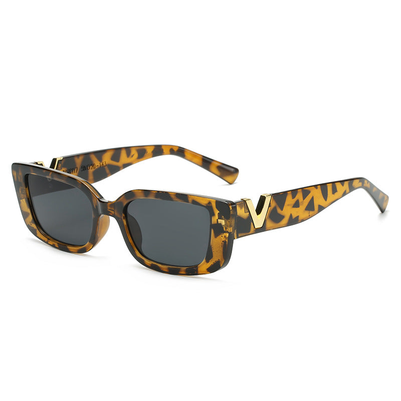 Women's fashionable sunglasses with trendy leopard print and sturdy frame Bowlift