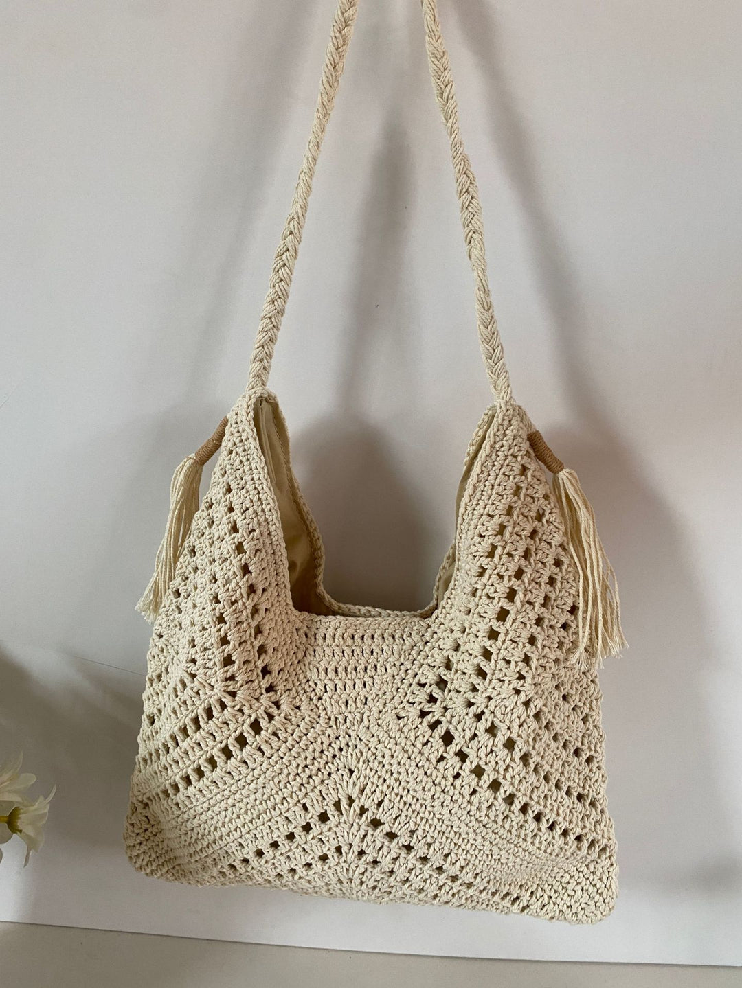 Hand-knotted beach bag with tassels Bowlift