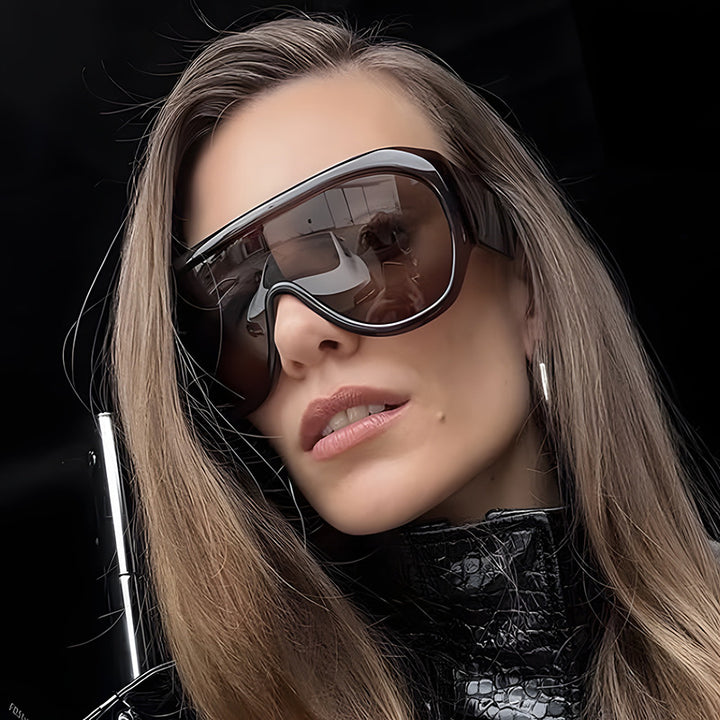 Ladies sporty sunglasses in aerodynamic design with wide field of vision Bowlift