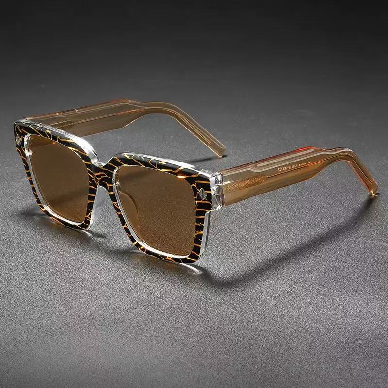 Ladies Stylish Sunglasses with Striking Square Frame Bowlift