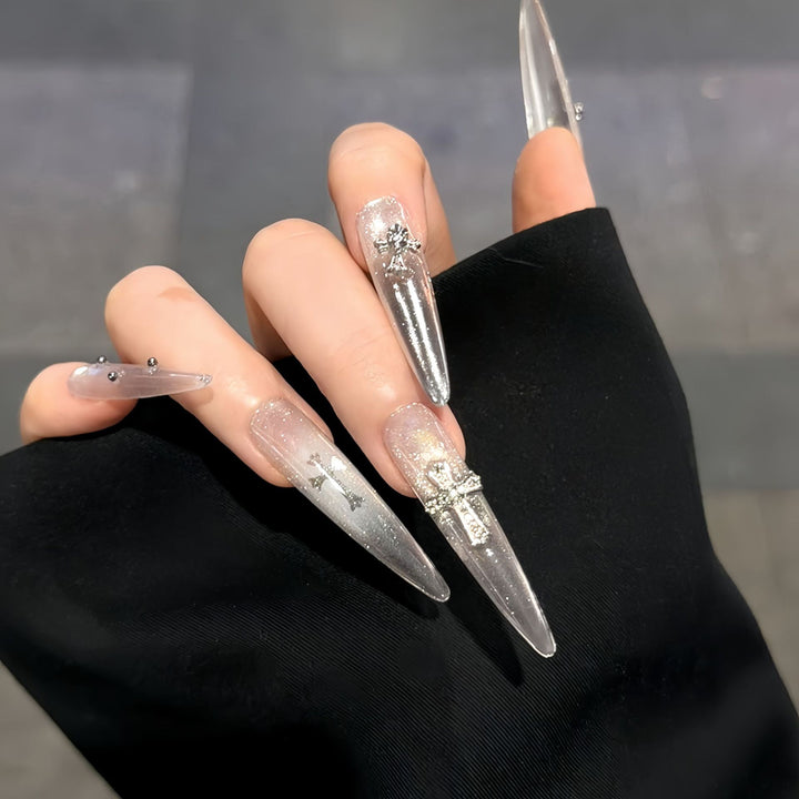 Glamorous artificial nails with sparkling accents Bowlift