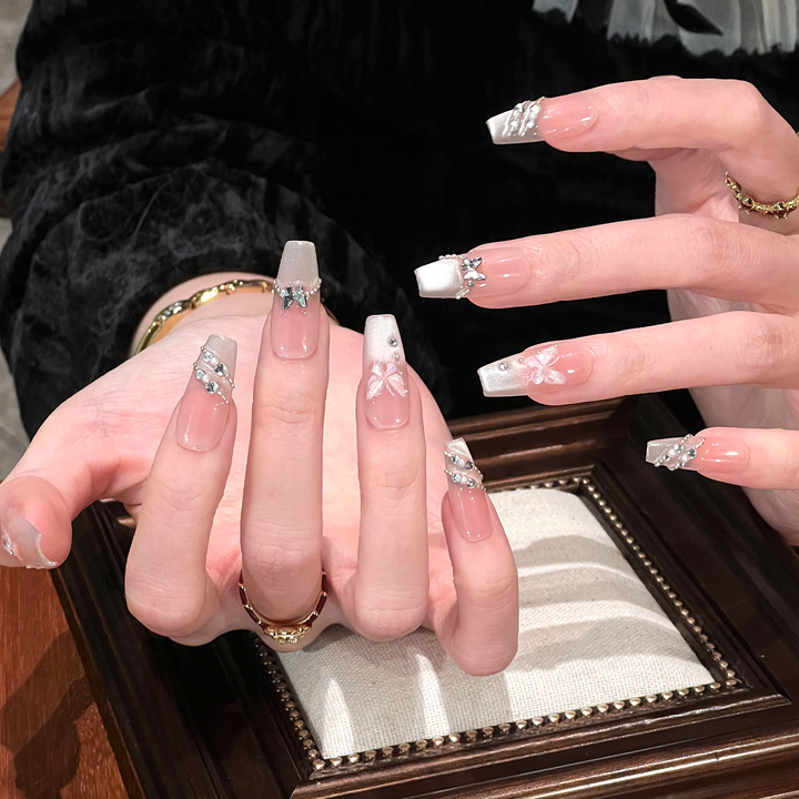 Crystal-Embellished Press-On Nail Set Bowlift