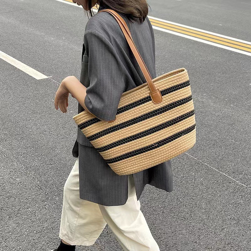 Elegant Tote Bag Made of Woven Bast Material with Robust Leather Accents Bowlift
