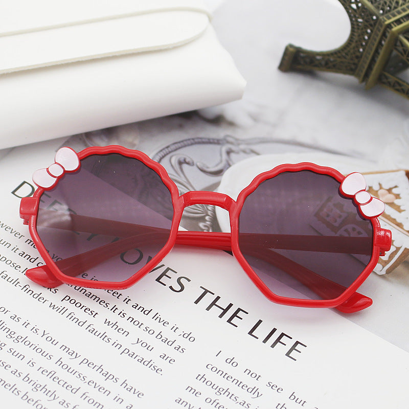 Women's playful sunglasses in creative design Bowlift