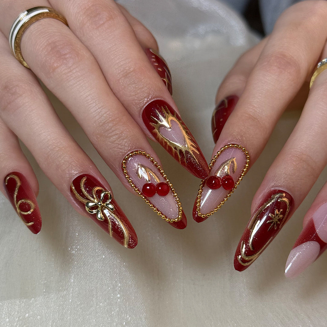 Artificial nails with elegant gold design Bowlift