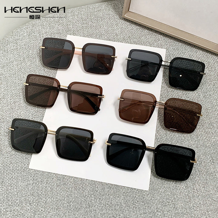 Women's trendy sunglasses in modern square design Bowlift