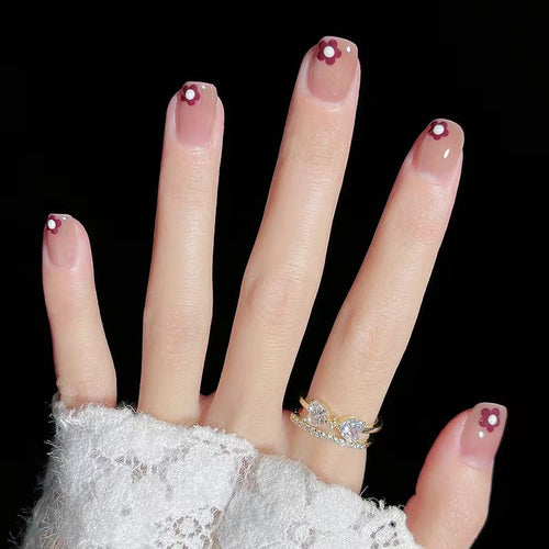 Artful nail art with flower decorations Bowlift