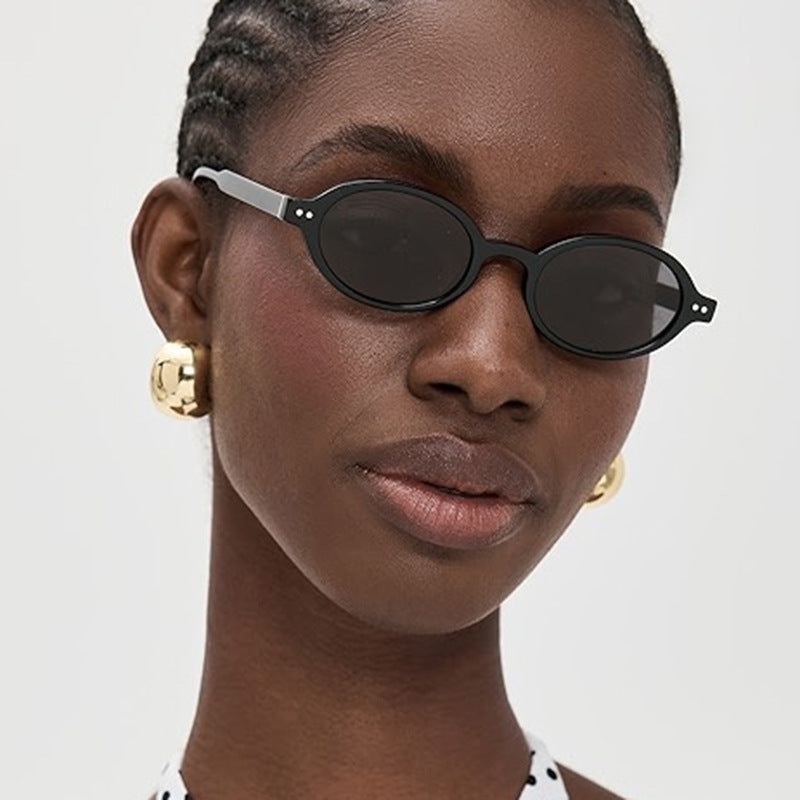 Ladies fashionable oval-shaped sunglasses with fancy frame Bowlift