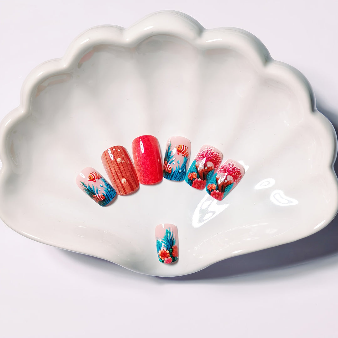 Artistic Underwater-Themed Nail Art Bowlift