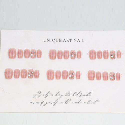 Glamorous Decorative Press-On Nail Set Bowlift