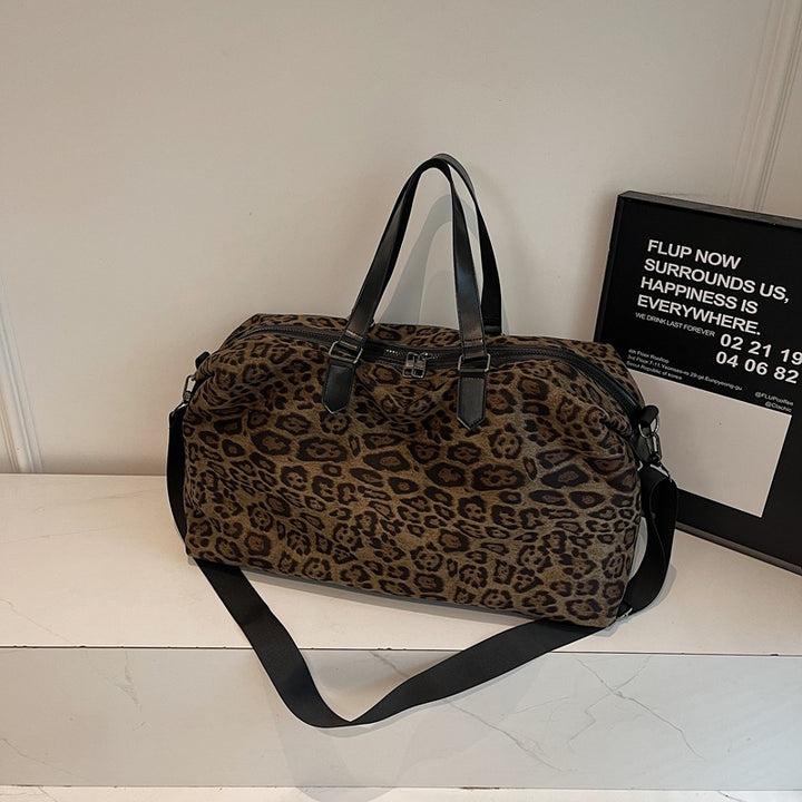 Weekend travel bag in fashionable leopard pattern Bowlift