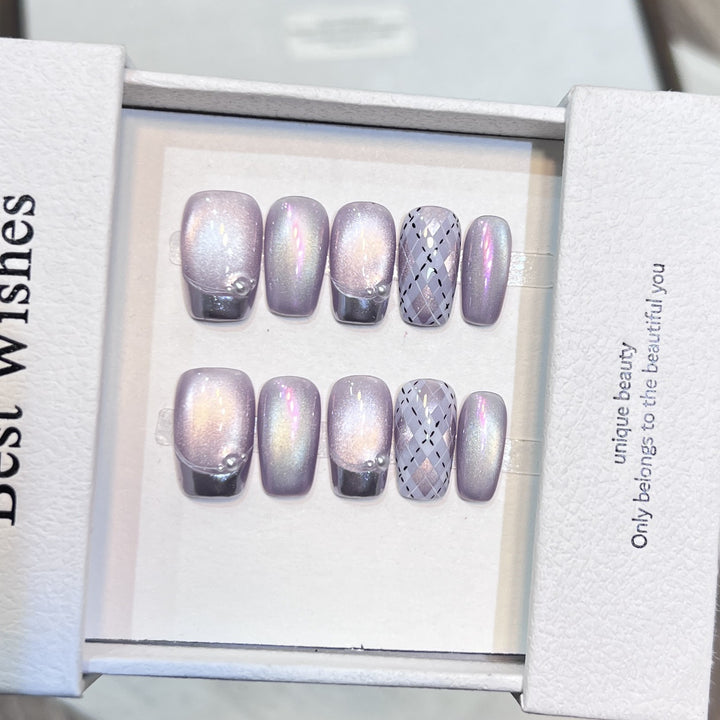 Elegant Press-On Nail Art Set with Iridescent Finish Bowlift
