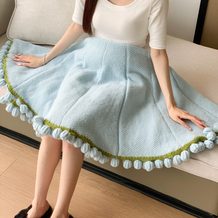 Cozy Blanket with Playful Pompons Bowlift