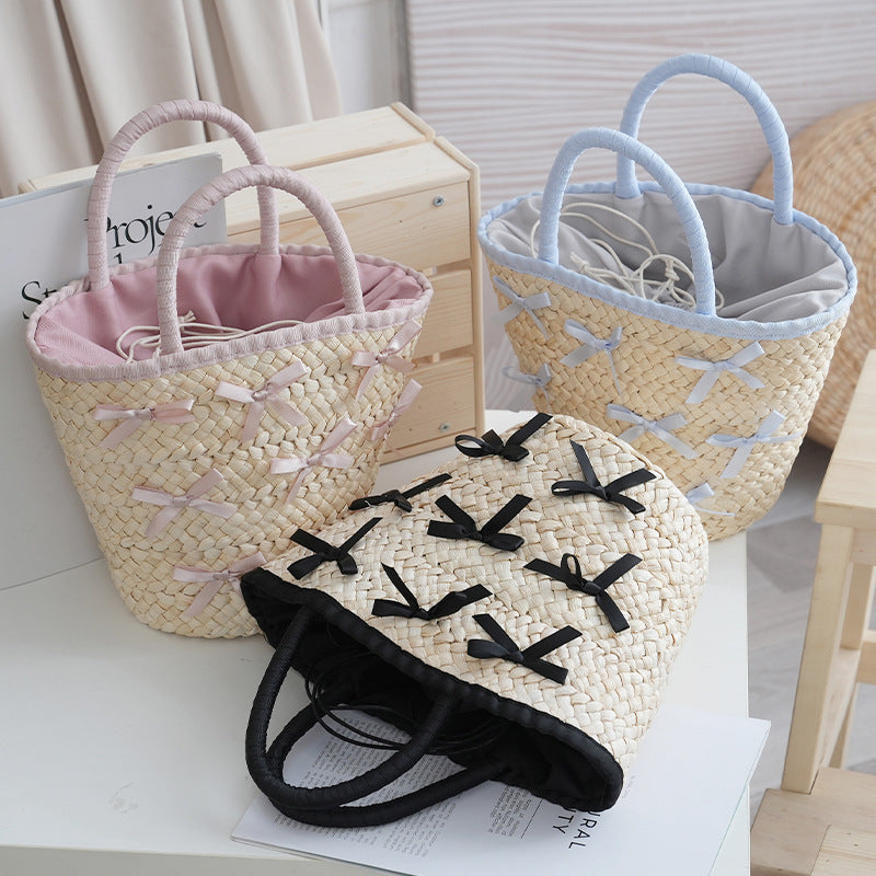 Basket bag with delicate bows and Bowlift lining