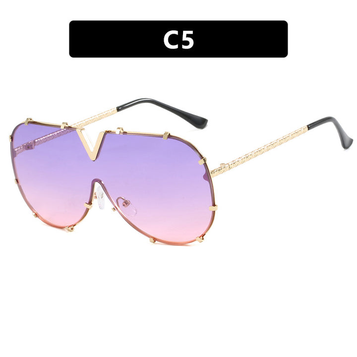 Women oversized goggles in futuristic design Bowlift