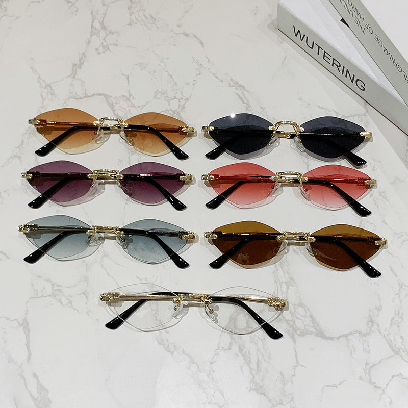 Women's Cat-Eye Sunglasses in Modern Elegance Style Bowlift