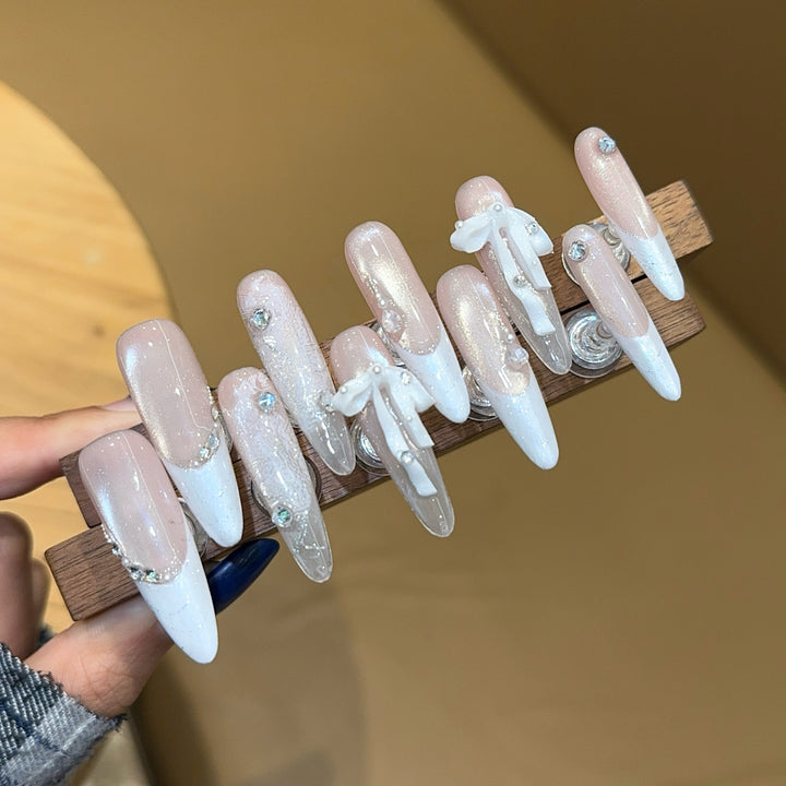 Artificial nails in elegant wedding design Bowlift