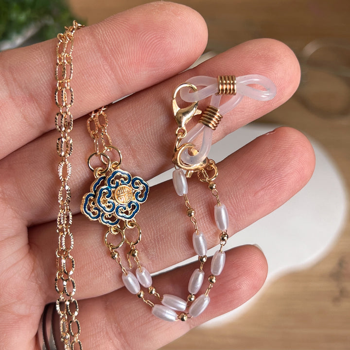 Artistic Gold-Plated Eyewear Chain with Decorative Cloud Charm Bowlift