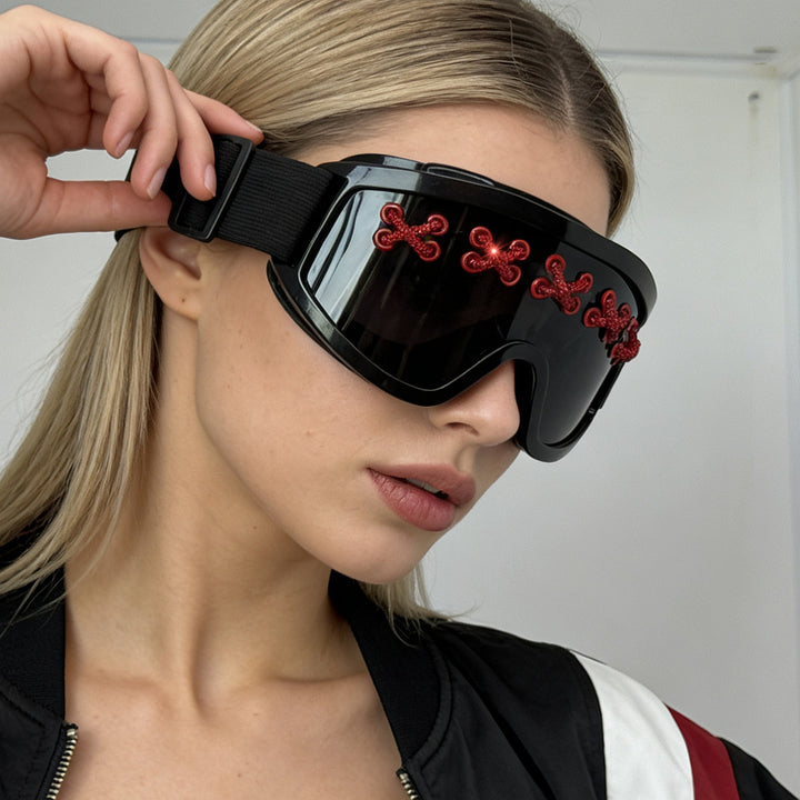 Women's sporty protective goggles in modern design with innovative details Bowlift