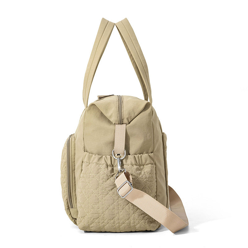 Sporty travel bag with innovative compartment design Bowlift