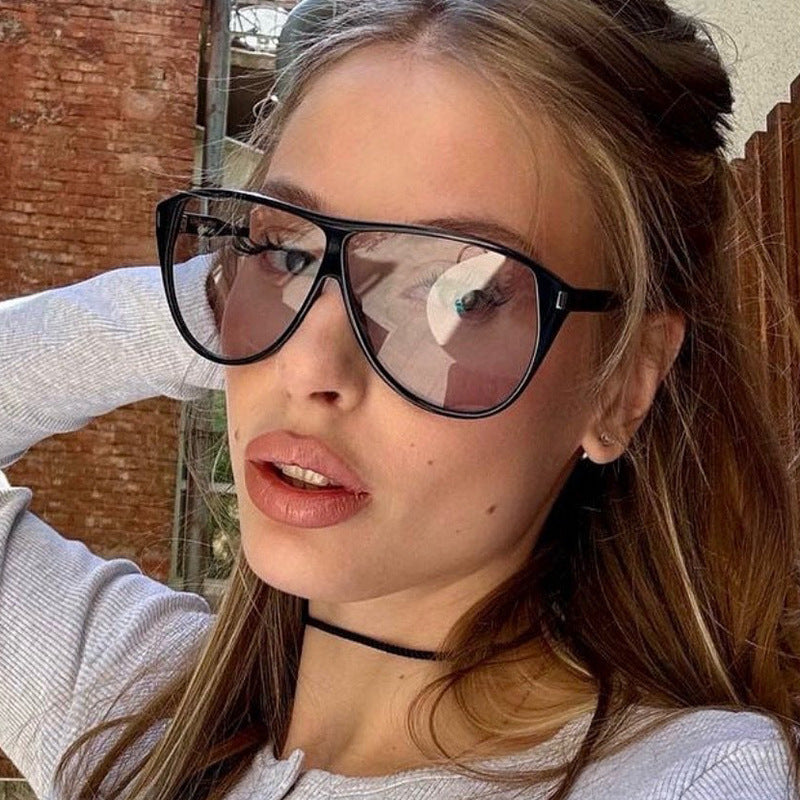 Ladies modern Cat-Eye sunglasses with protective UV filter and stylish frame Bowlift