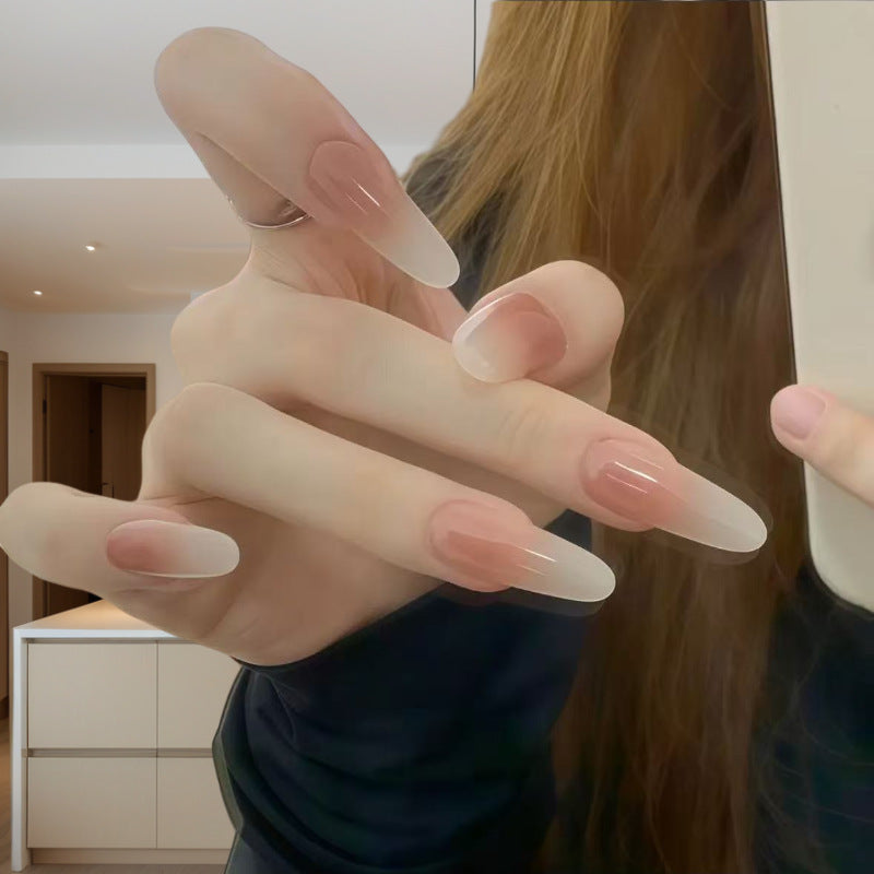 Elegant Artificial Nails with Fashionable Ombre Effect Bowlift