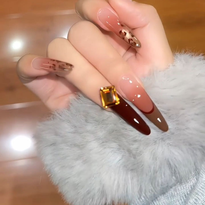 Artificial nails with elegant glitter and gold accent design Bowlift