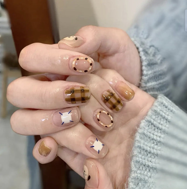Chic Themed Press-On Nail Art Bowlift