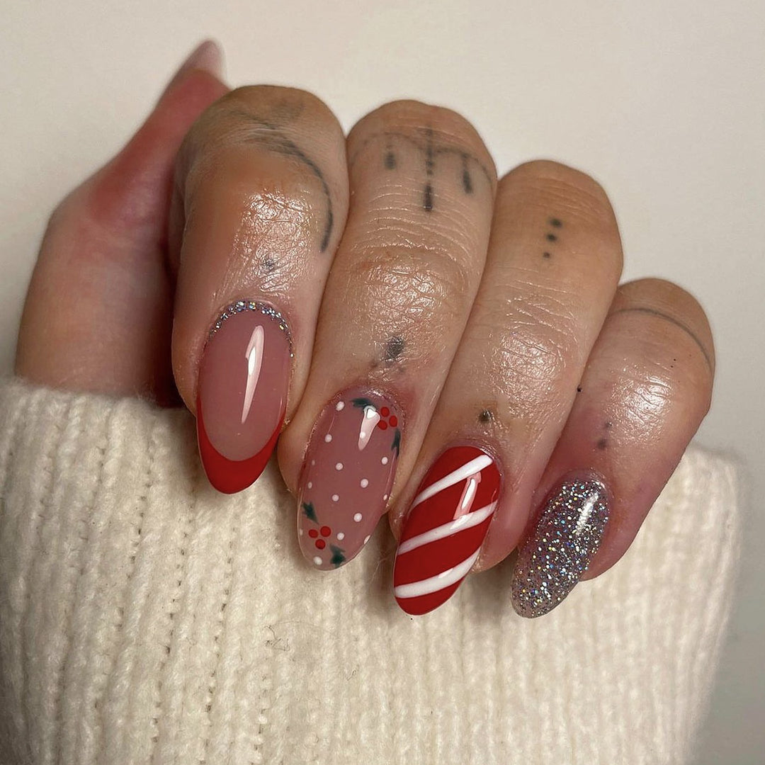 Creative nail art with Christmas motifs Bowlift