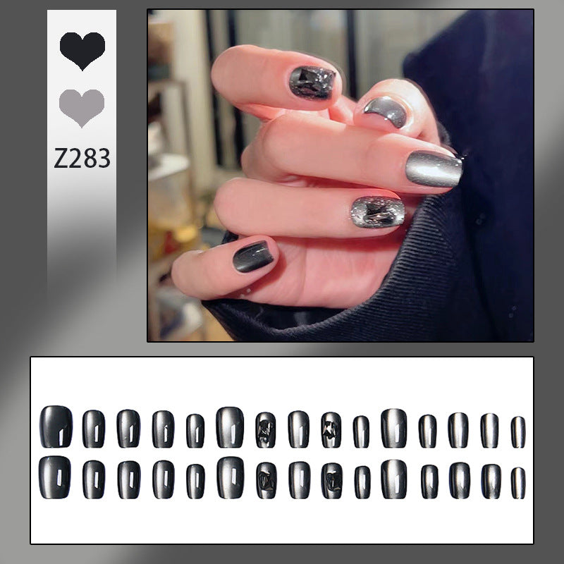 Artificial nails with trendy metallic design Bowlift
