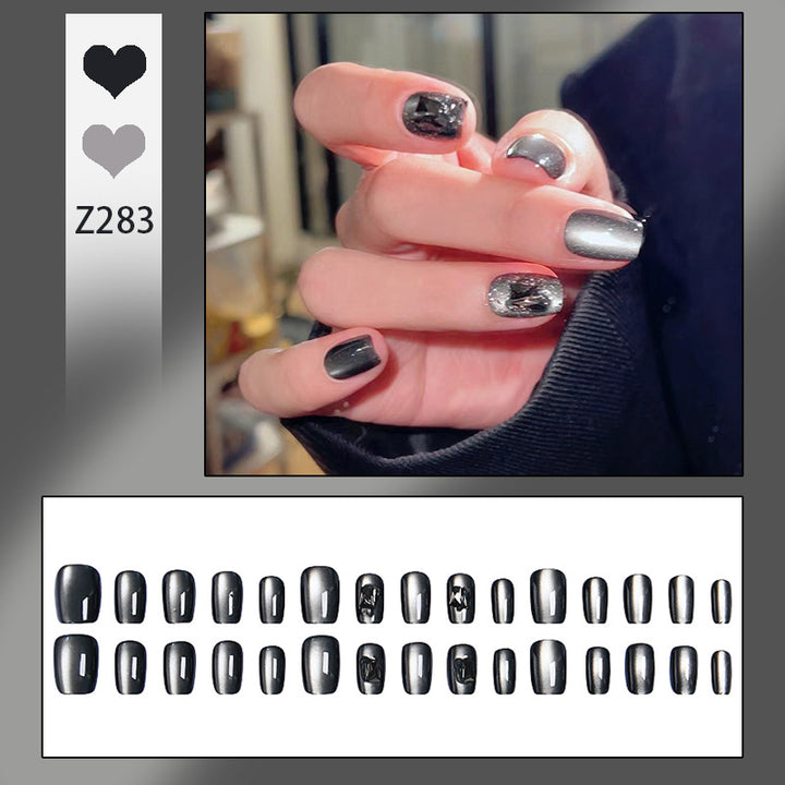 Artificial nails with trendy metallic design Bowlift
