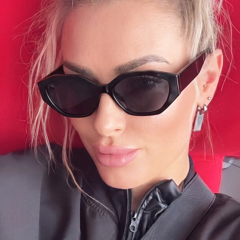 Women's stylish sunglasses in modern geometric design with protective UV filter Bowlift