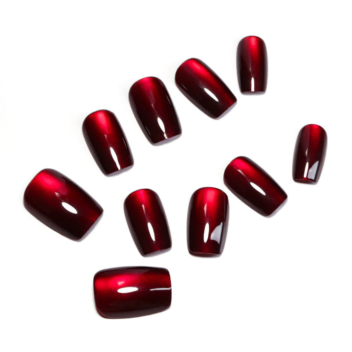 Artful artificial nails with shiny finish Bowlift
