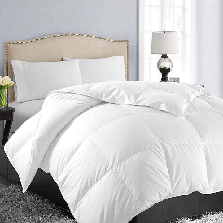Luxurious All-Season Down Alternative Comforter Bowlift