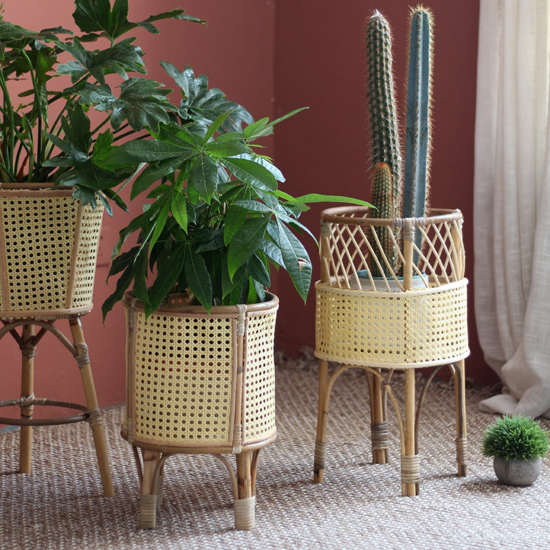 Stylish plant stand made of rattan Bowlift