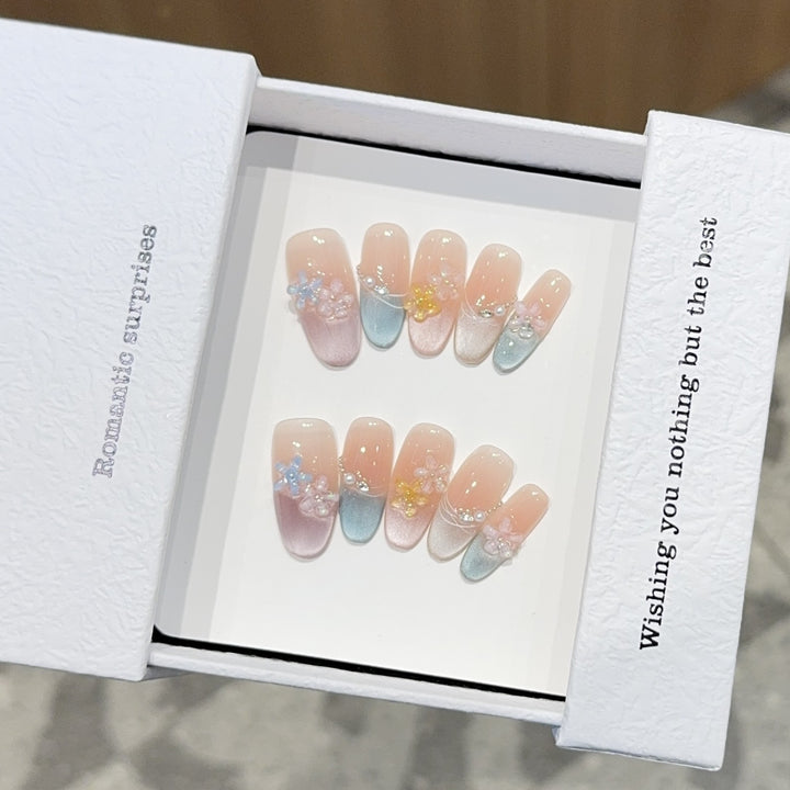 Romantic artificial nails with floral accents Bowlift