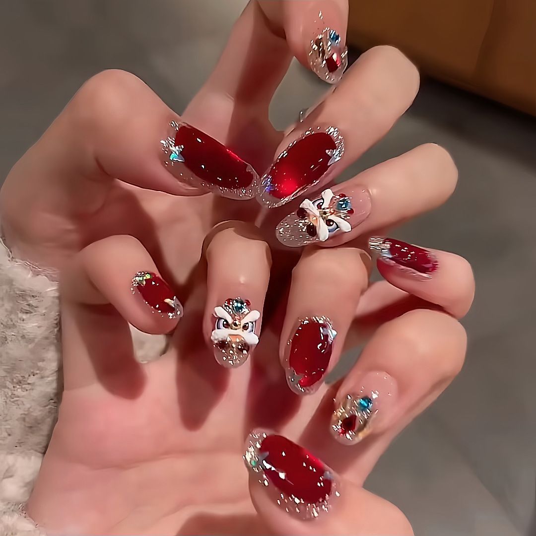 Artistic Rhinestone-Embellished Nail Extensions Bowlift